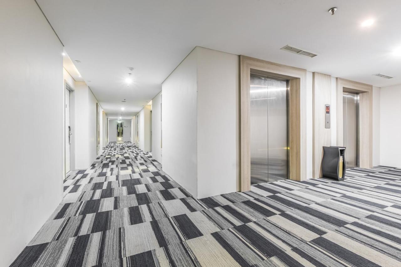 Royal Bay Hotel Макасар Экстерьер фото